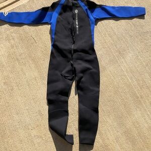 Scuba pro wetsuit medium. Used only a few times.  Great shape